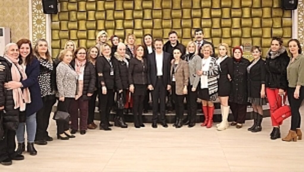 Kadınlar Birlik Olup Sesinizi Yükseltin