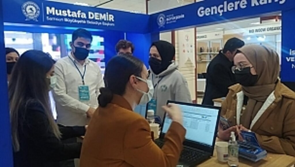 Kariyer Fuarında Büyükşehir Standına Yoğun İlgi 