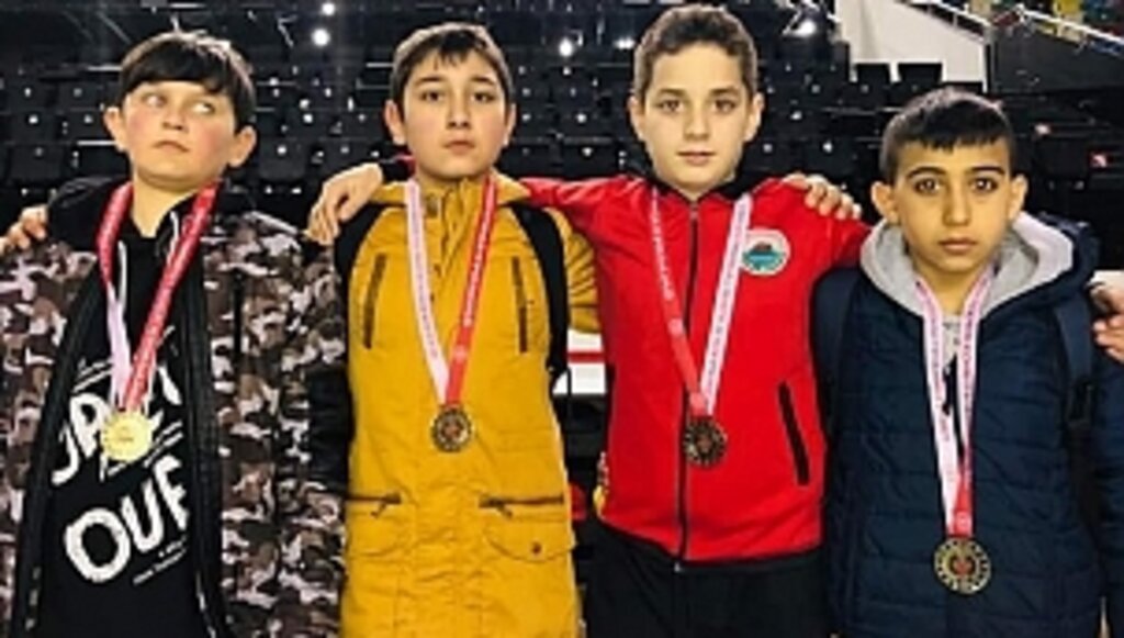 Minik Güreşçiler Türkiye Şampiyonası Yolunda
