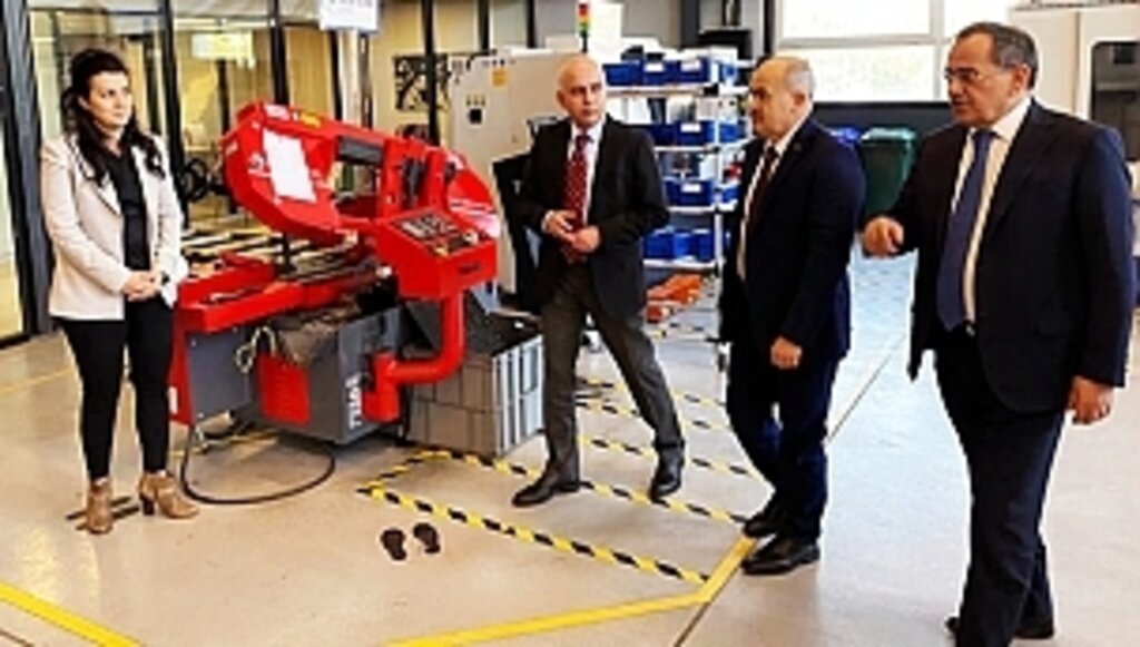 Model Fabrikası'nı Gezdiler