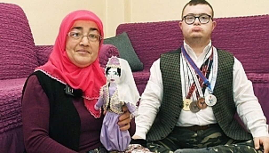 Oğlu İçin Verdiği Mücadele İle Yılın Annesi Seçildi