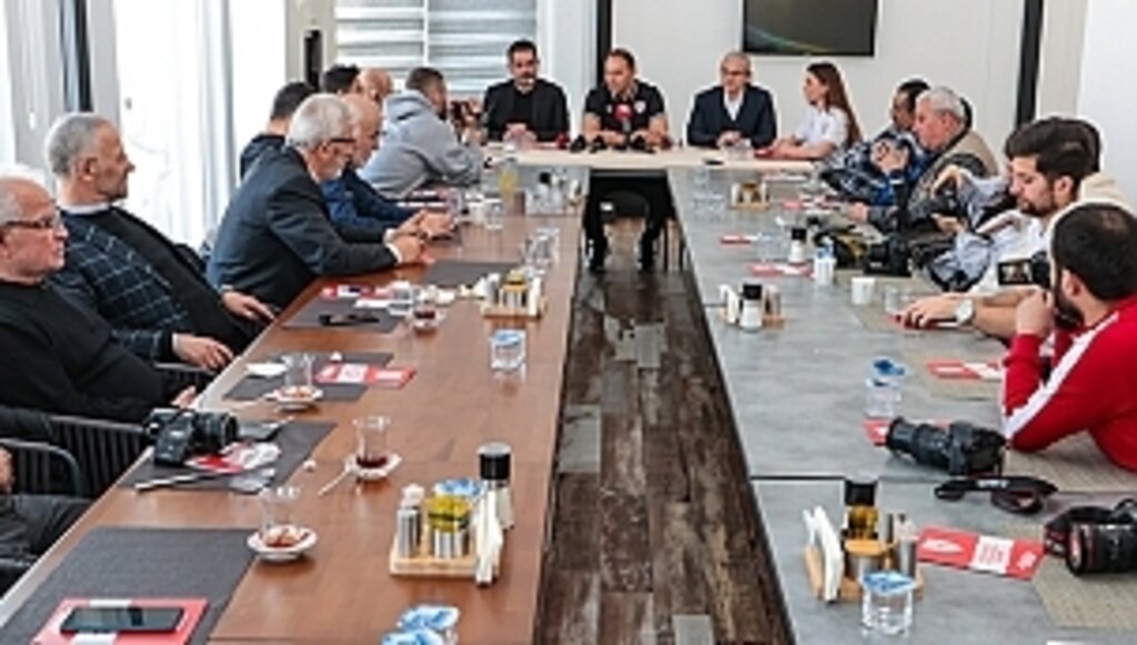 Rakiplere Tribün Gücünü Göstermemiz Lazım