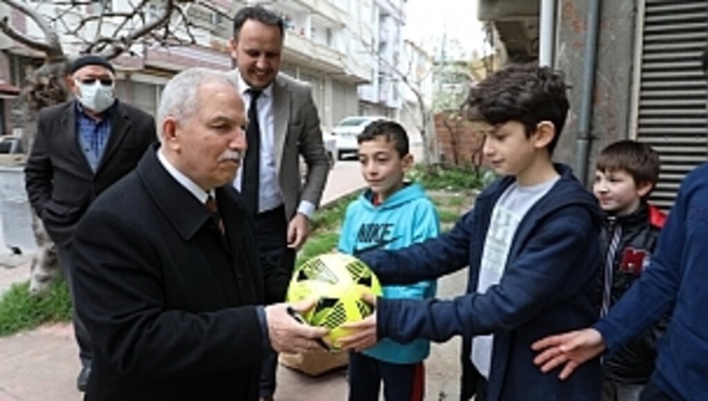 Çocuklar Halı Saha Sözünü Başkandan Kaptı