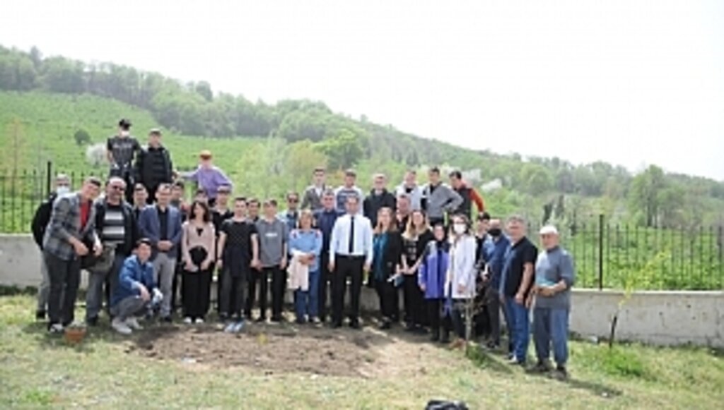 Öğrencilere çilek yetiştiriciliği eğitimi