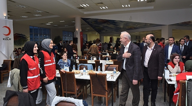 OMÜ Üst Yöneti Öğrencilerle Genç Kızılay'ın İftar Sofrasında