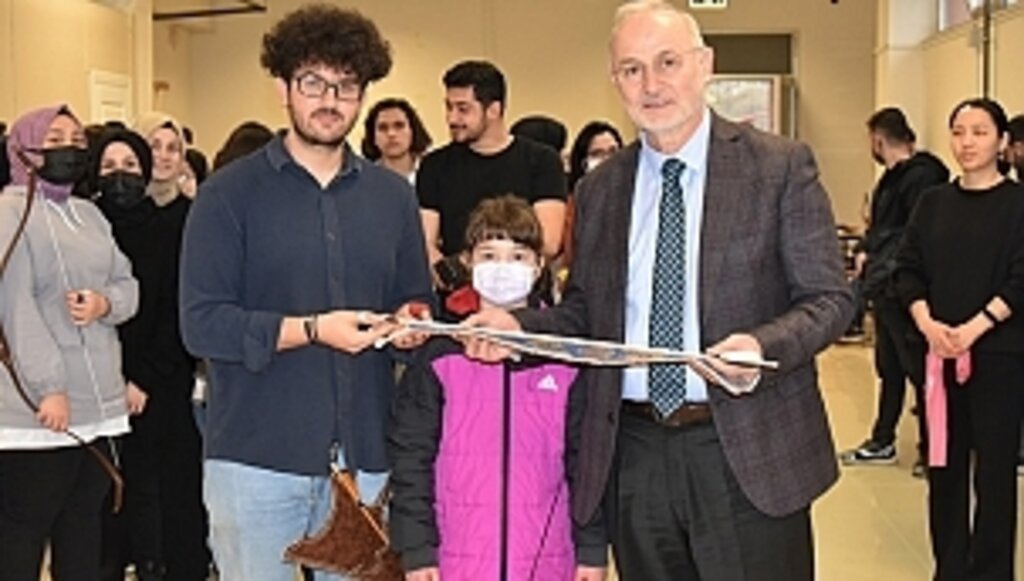 Rektör Ünal, Geleneksel Okçuluk Kulübü'nün Antrenmanını Ziyaret Etti