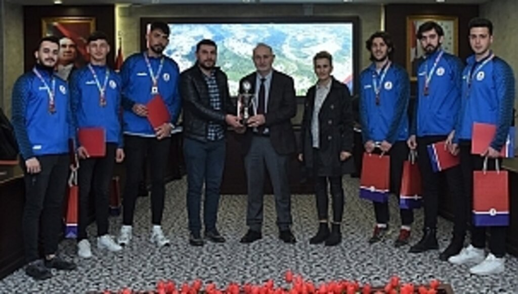 Rektör Ünal, Unilig Türkiye Şampiyonasında Başarı Gösteren Sporcuları Kabul Etti