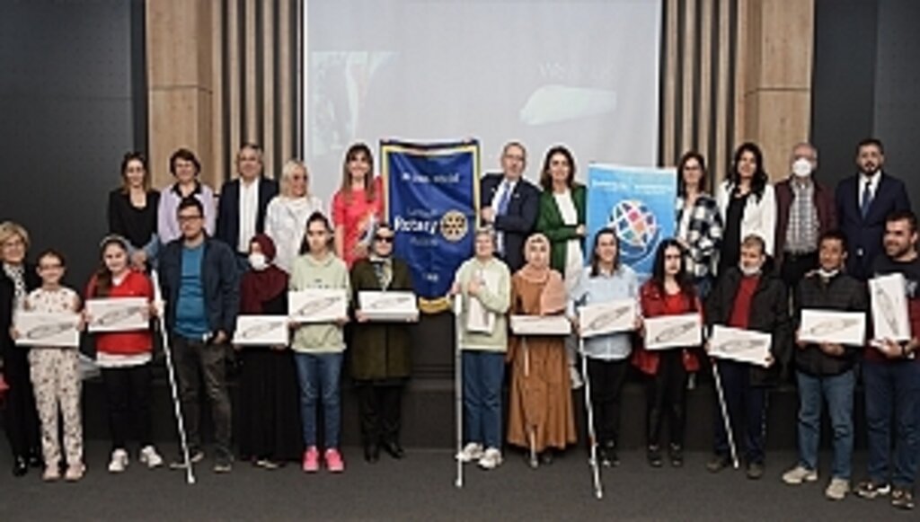 Samsun Rotary Kulübü Akıllı Baston Hediye Etti