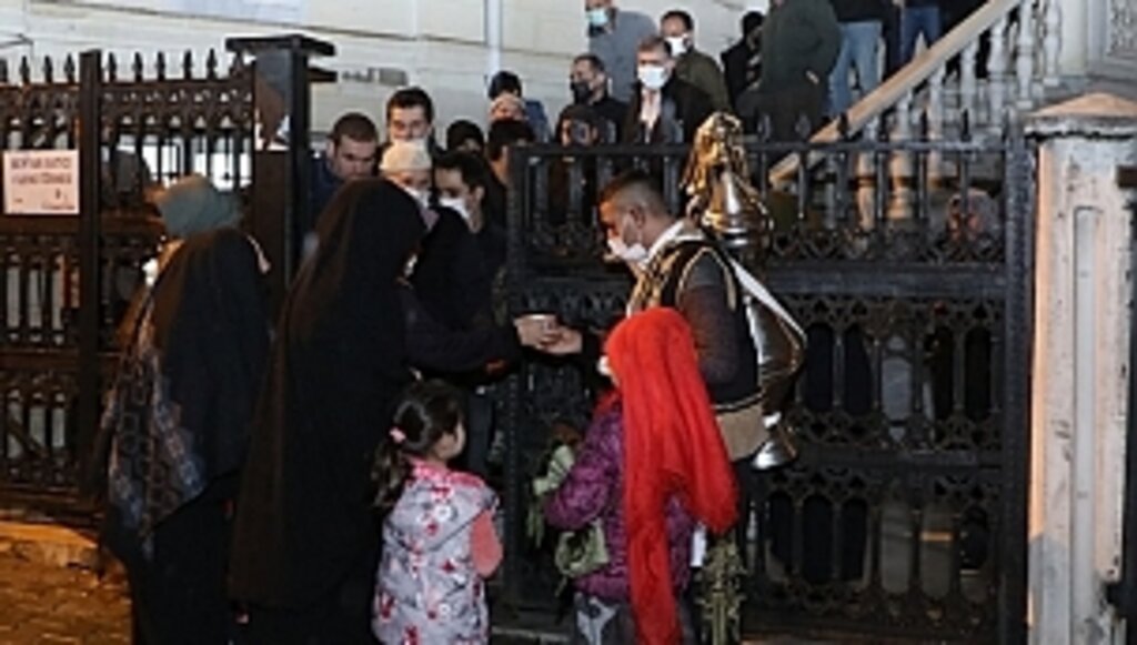 Teravih Namazı Sonrası Şerbet İkramı