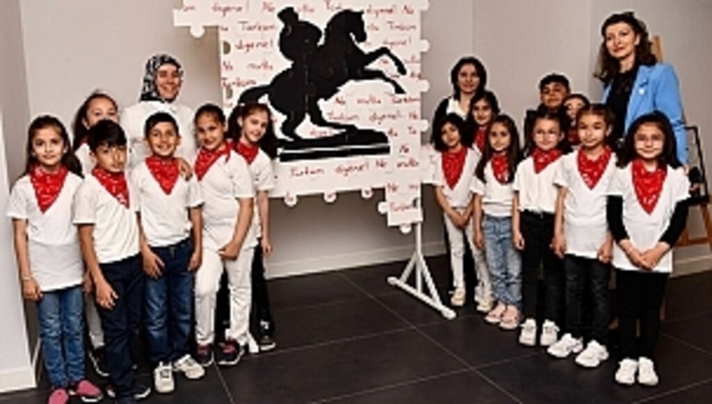 100 Çocuktan 100 Farklı Atatürk Portresi