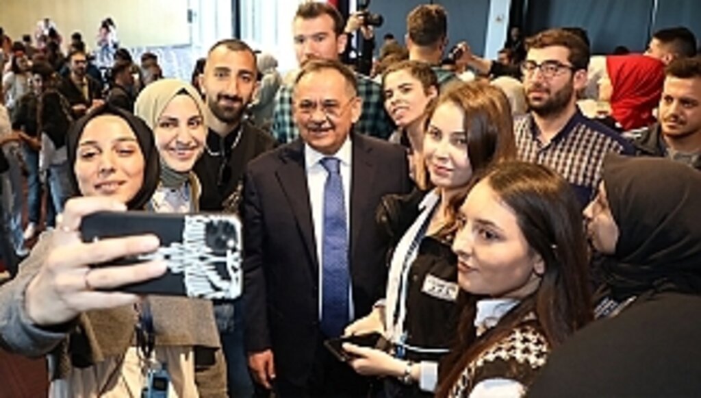 Başkan Demir'den Gençlere Önemli Mesajlar