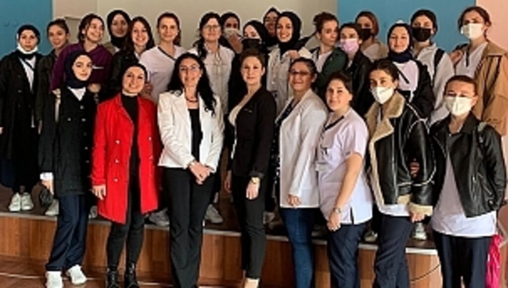 OMÜ Sağlık Bilimleri Fakültesi Ulusal Ebeler Haftası'nı Kutladı