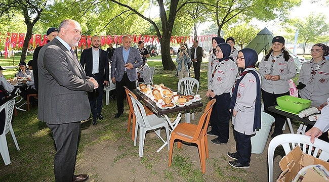 Sandıkçı'dan İzcilere Simit Ve Sahlep İkramı