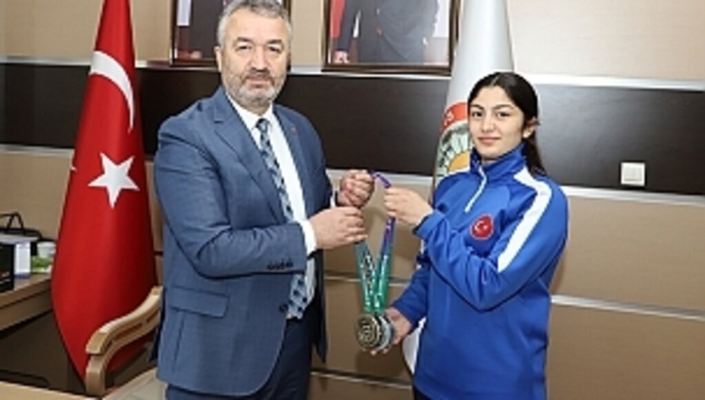 Sinem, Brezilya'dan Madalyalarla Döndü