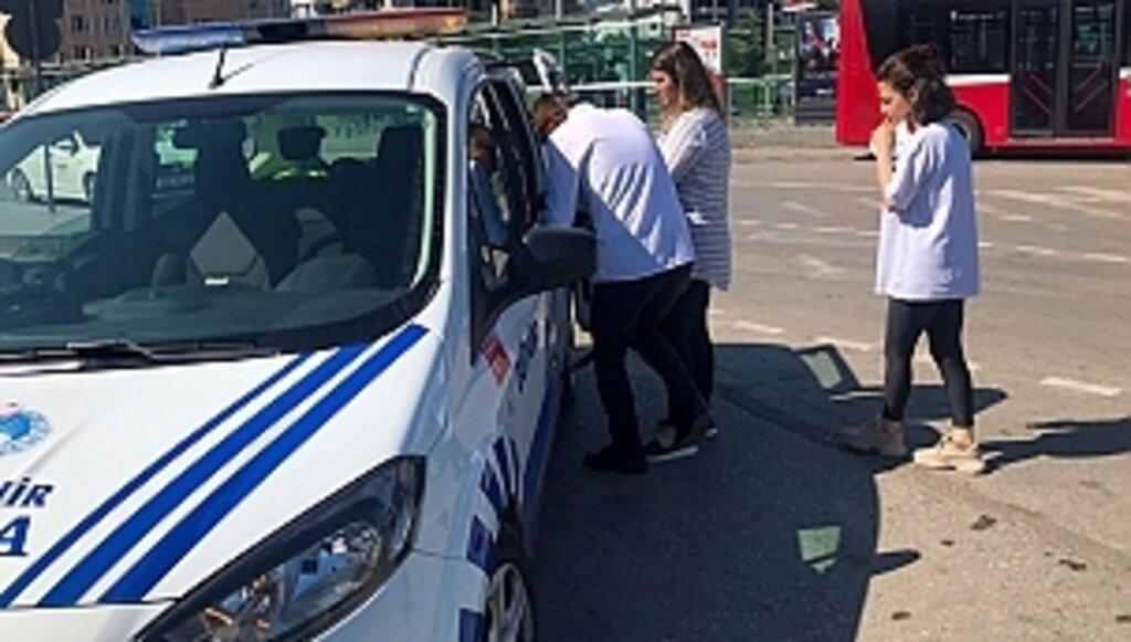 Büyükşehir Zabıta Geç Kalan Öğrencileri Sınava Yetiştirdi