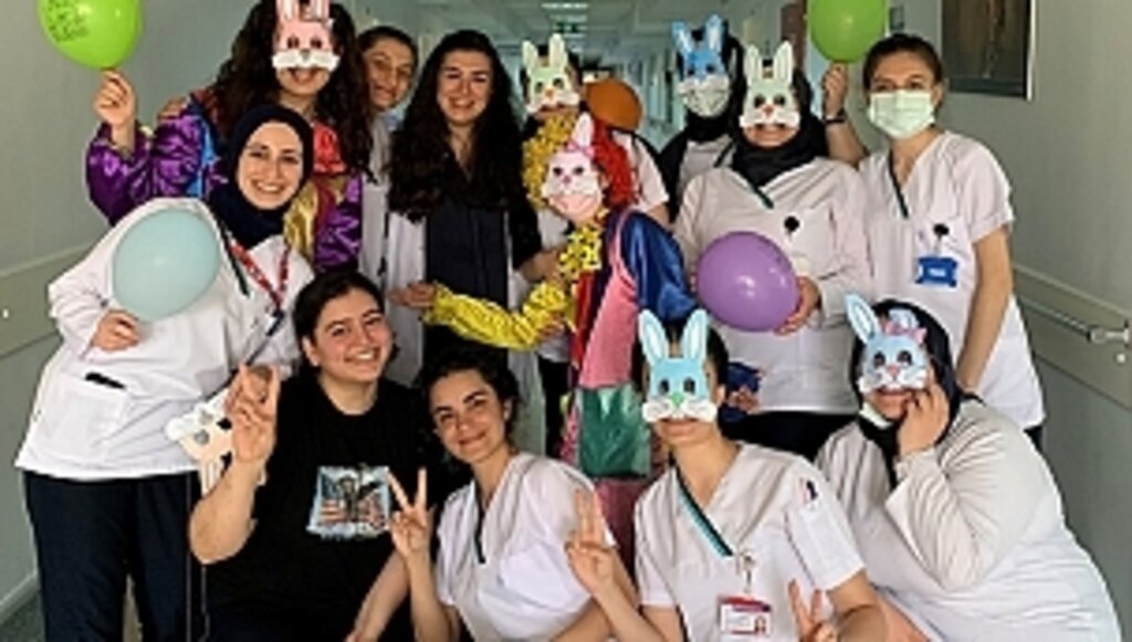 Ebe Adayları Hastanede Yatan Çocuklarla Stres Attı