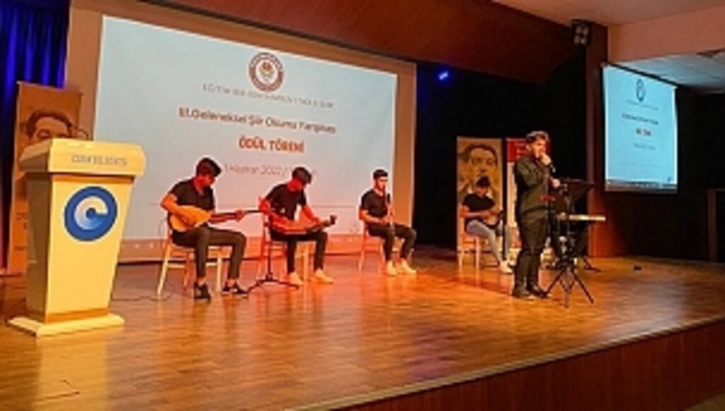 Geleneksel Şiir Okuma Yarışmasının Üçüncüsü Yapıldı