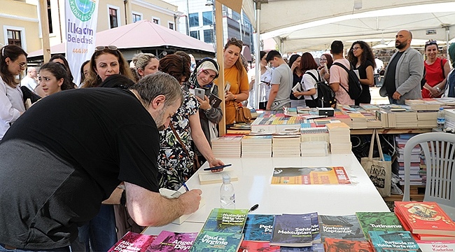 İlkadım'da Kitap Fuarı Hafta Sonunda Bile Yoğun İlgi Gördü