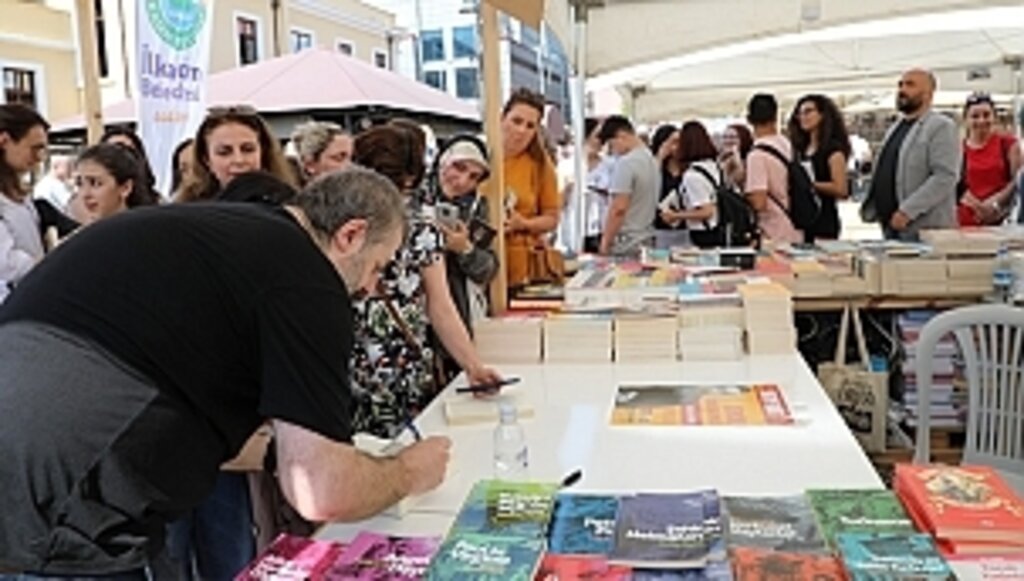 İlkadım'da Kitap Fuarı Hafta Sonunda Bile Yoğun İlgi Gördü