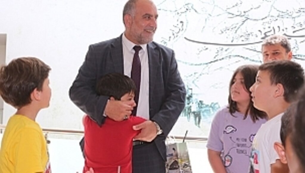 Sandıkçı'yı Ziyaret Eden Öğrenci Mutluluktan Ağladı