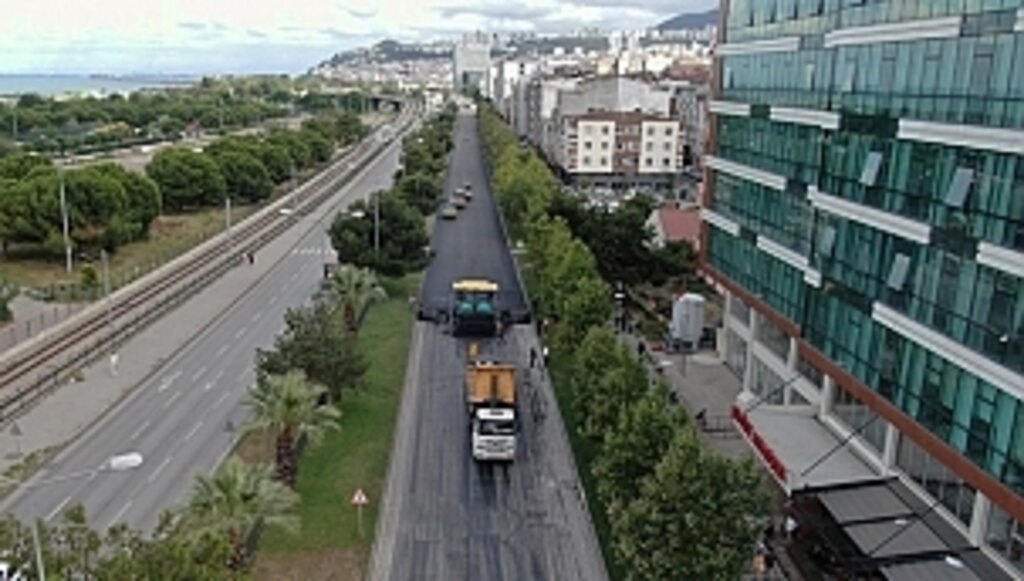 Atatürk Bulvarı'na 40 Bin Ton Asfalt 