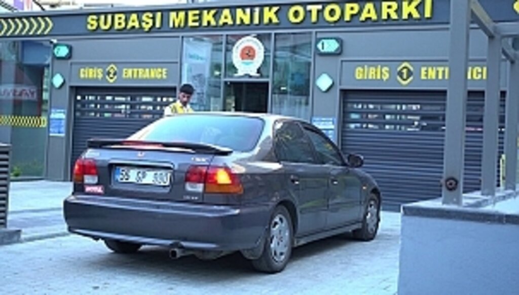 Bu Otopark Aracı Kendi Park Ediyor!