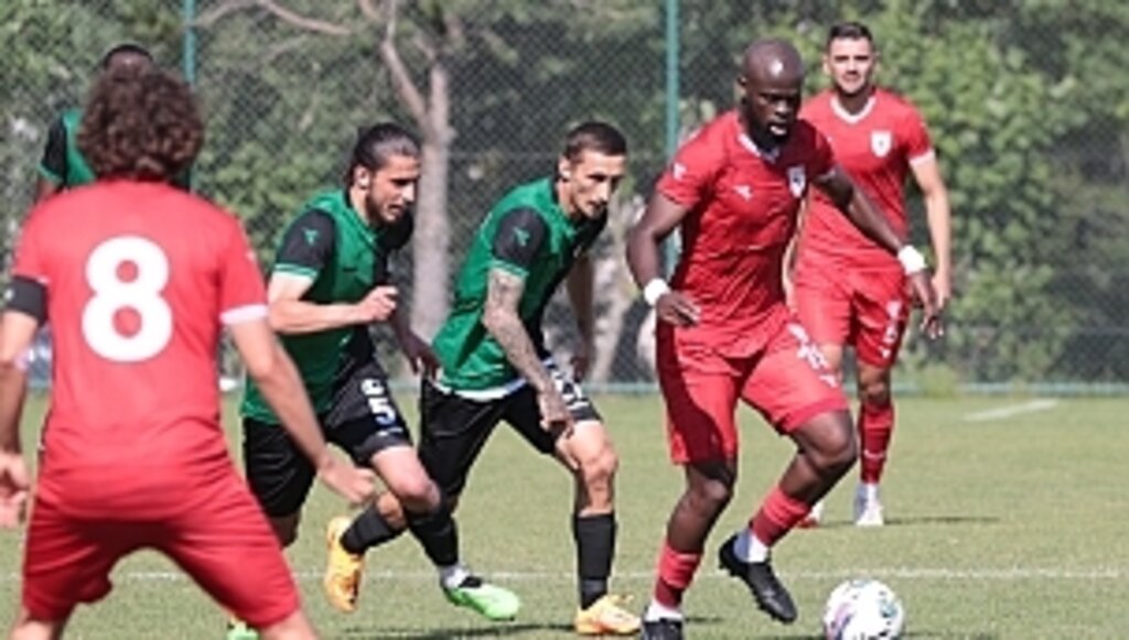  Samsunspor Sakaryaspor'a 2-1 mağlûp oldu