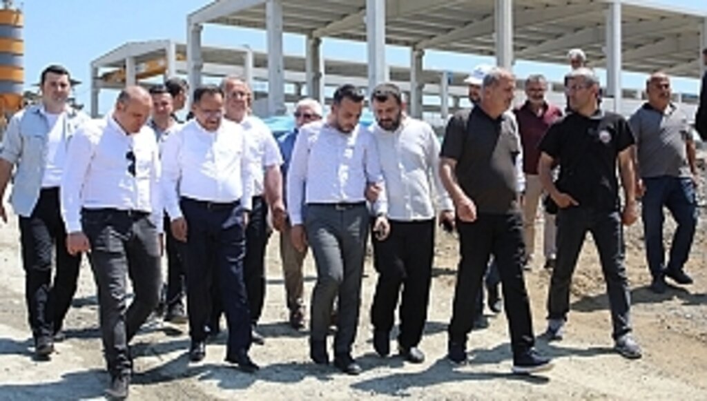 Toybelen'de Örnek Dükkânı Gezdiler 