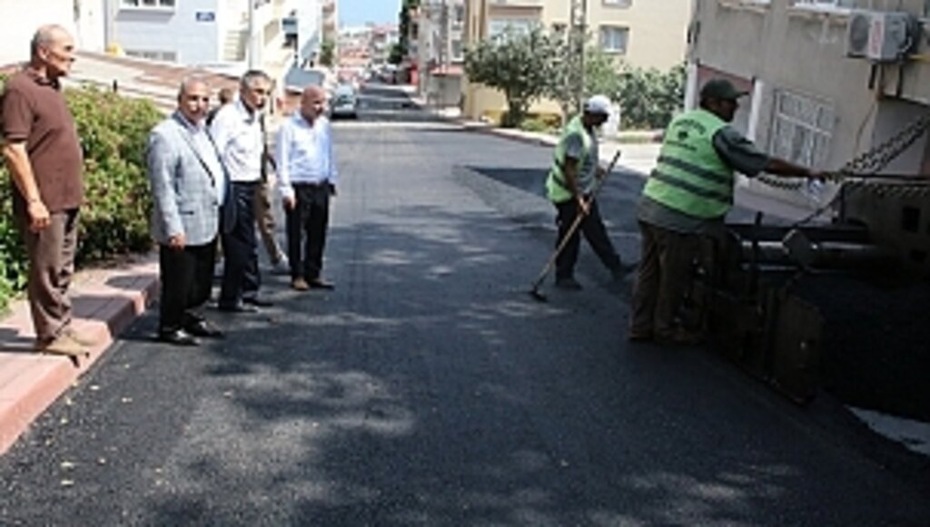 Başkan Demirtaş Finişere Çıkarak Asfalt Döktü