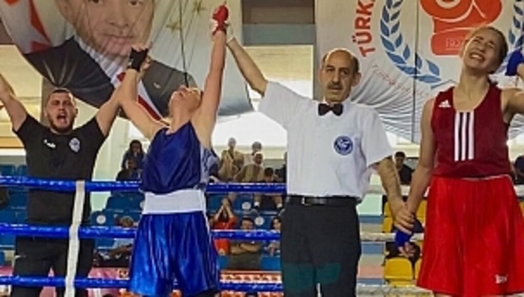 Canikli Boksör Nisanur Türkiye Şampiyonu