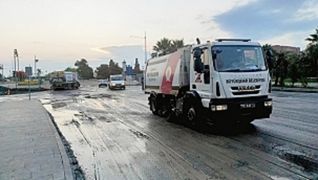 Cumhuriyet Meydanı'na Yeni Asfalt