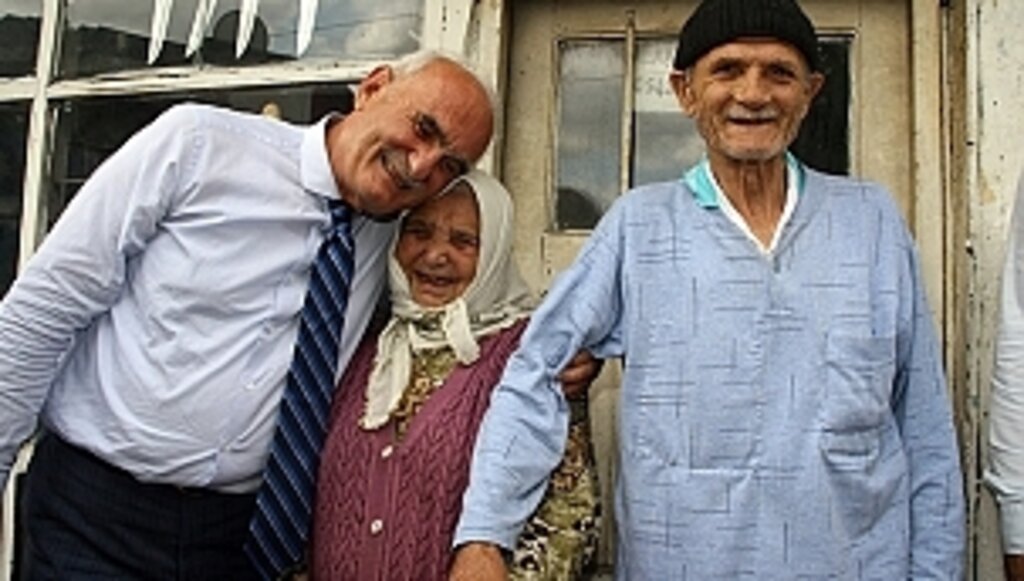 Elimizi Taşın Altına Koymazsak Başaramayız