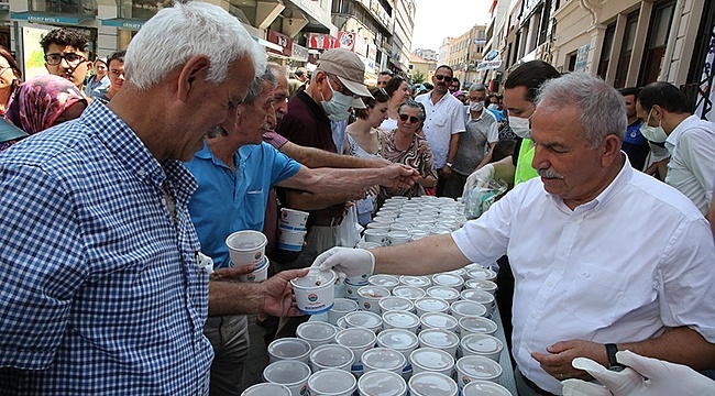 İlkadım'da 7 Noktada Vatandaşlara Aşure İkramı