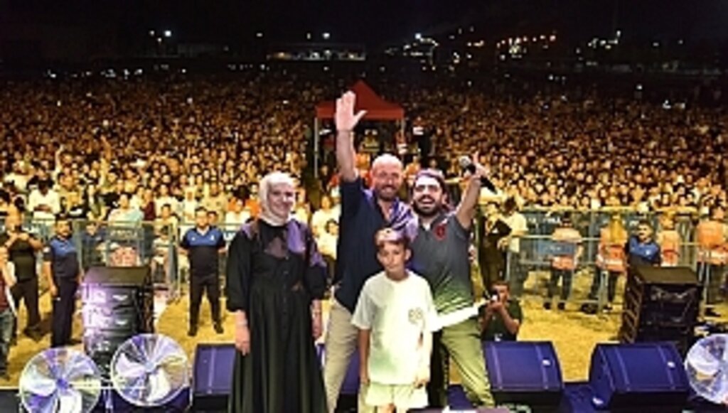 Tekkeköy'de Selçuk Balcı ve Demet Akalın Rüzgârı Esti