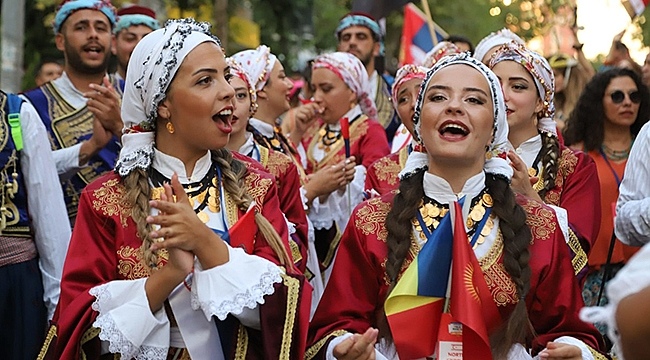 Uluslararası Halk Oyunları Festivali Başladı