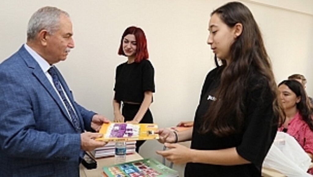 Başkan Demirtaş'tan İLKEM'li Öğrencilere Eğitim Seti Desteği