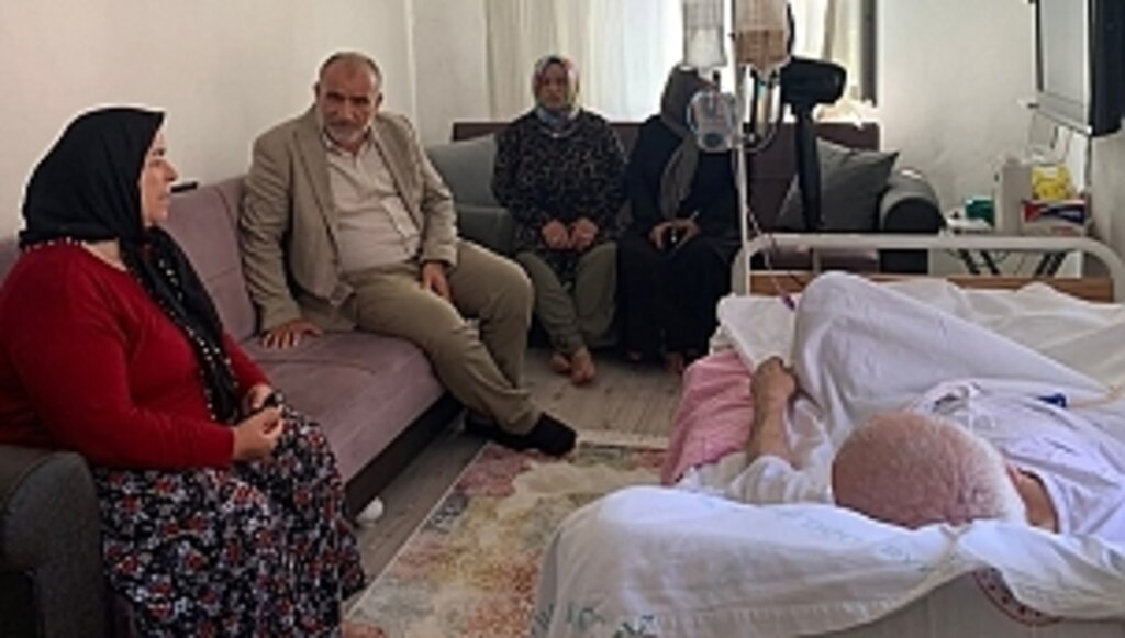 Başkan Sandıkçı Hasta Vatandaşları Ziyaret Etti