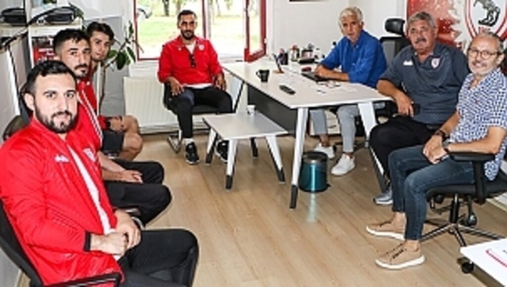 Futbol Akademisine Özel Ziyaretçi