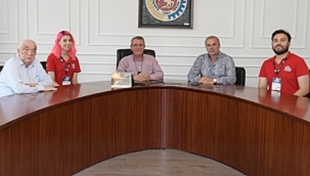 Murzioğlu ve Akyüz, Başarılı Öğrencileri Kutladı