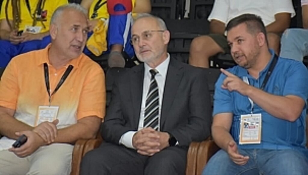 Rektör Ünal, FISU'da Madalya Kazanan OMÜ'lü Sporcuların Heyecanına Ortak Oldu