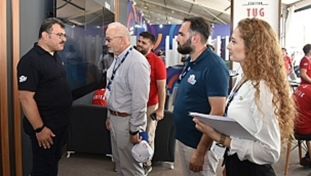 Rektör Ünal ve Üniversite Heyeti Teknofest Stantlarını Gezdi