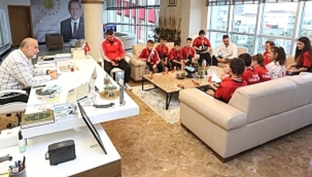 Başkan Sandıkçı Şampiyon Sporcuları Ağırladı