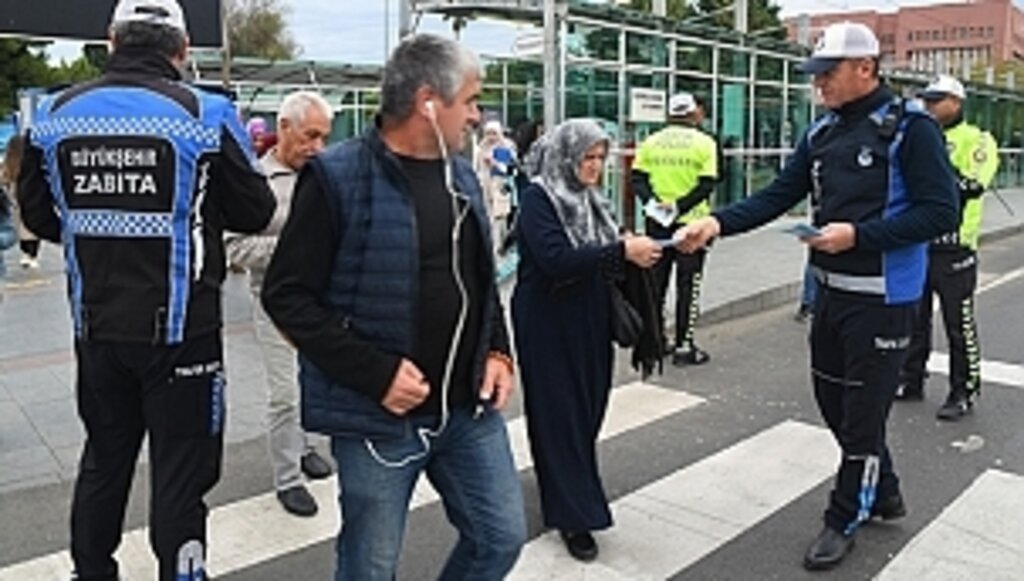 Büyükşehir'den Yayalara Trafik Uygulaması