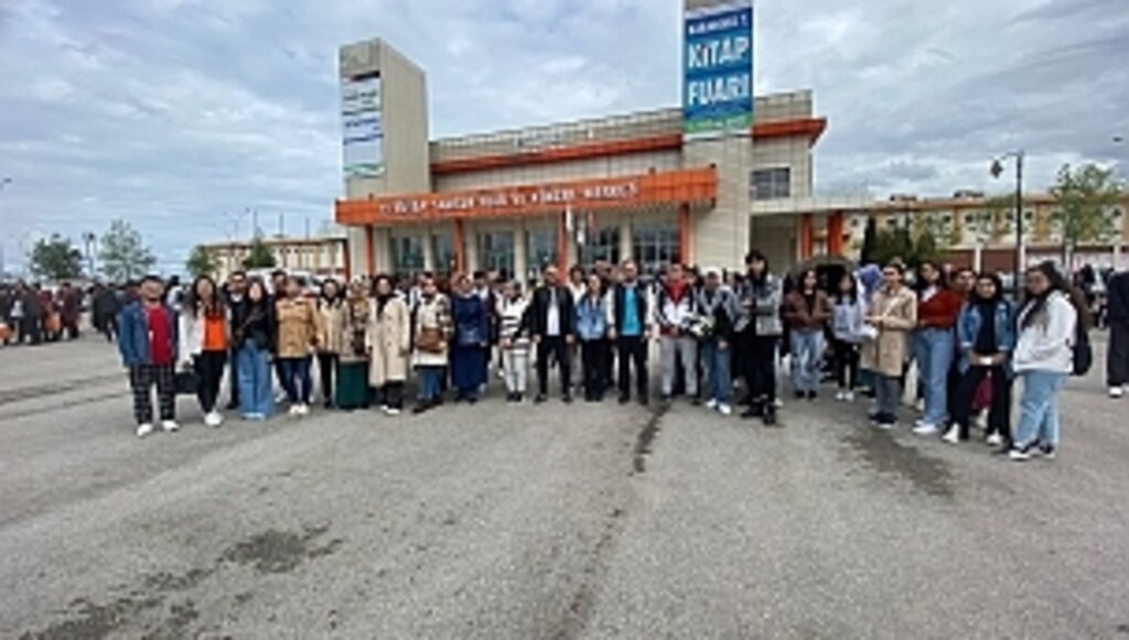 İLKEMLİ 150 Öğrenci Kitapların Büyülü Dünyasında