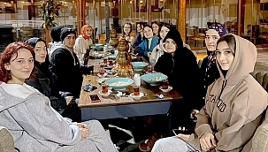 KYK Yurtlarına Yerleşemeyen Öğrencileri Büyükşehir Misafir Etti