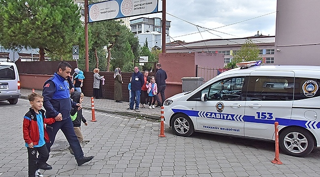Tekkeköy'de Zabıta Okul Önlerinde Çocuklar Güvende