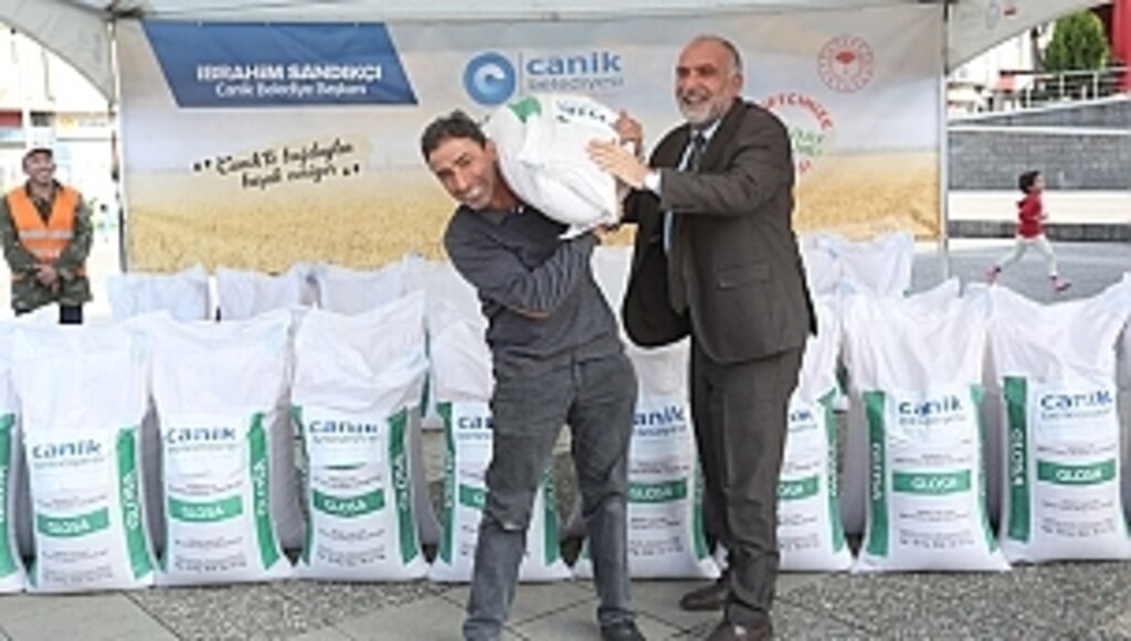 Canik Belediyesi'nden Çiftçilere Tohum Desteği