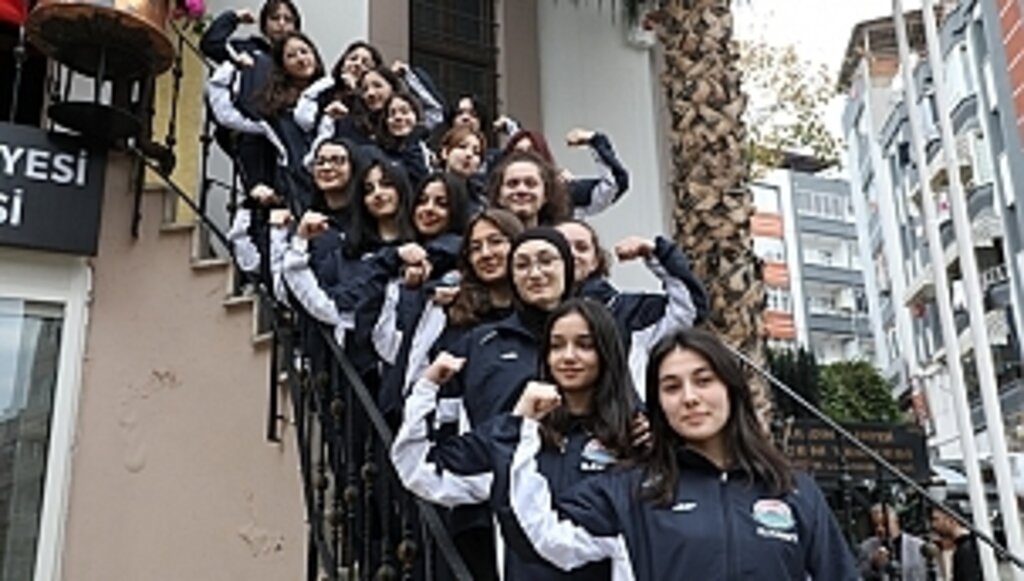 İlkadım Halk Oyunları Ekibi Şampiyonluk Yolunda