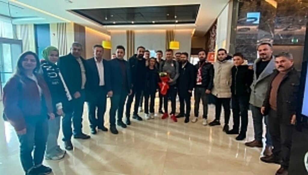Taraftarlardan Samsunspor'a Çiçekli Karşılama...