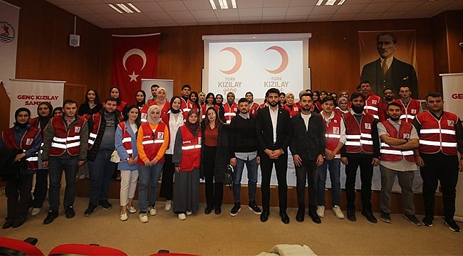 Gazeteci Taha Hüseyin Karagöz, Genç Kızılay Gönüllüleriyle Buluştu